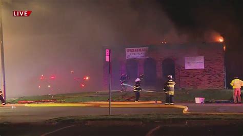 Crews respond to business fire in Belleville, Illinois